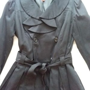 Swing style trenchcoat